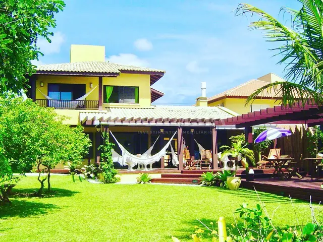 Bela casa pé na areia à venda em Bombinhas