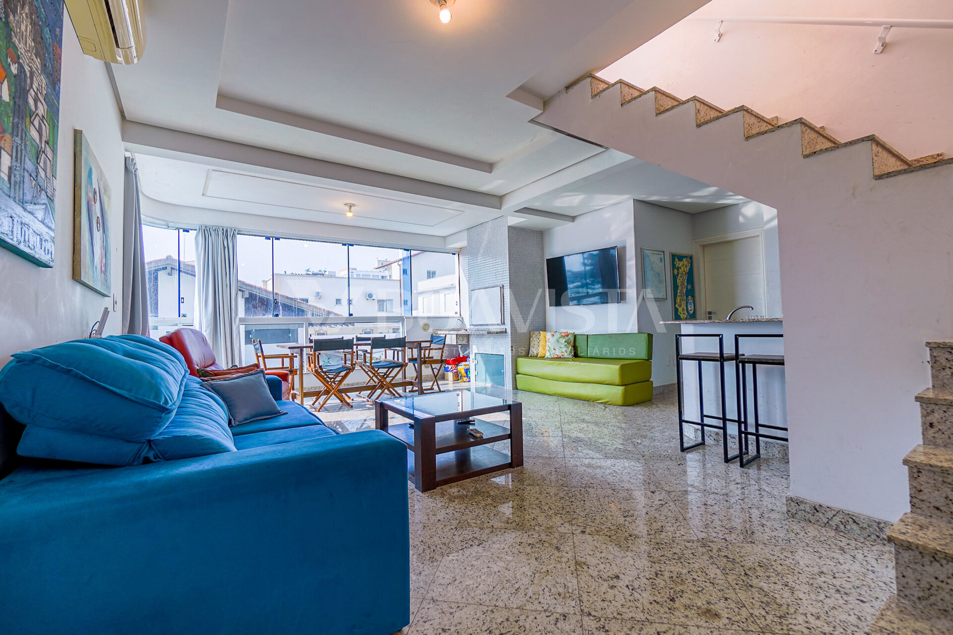 Cobertura Duplex Frente Mar com 3 Quartos (1 Suite) e Ampla Área de Lazer com Piscina Privativa em Bombinha 2