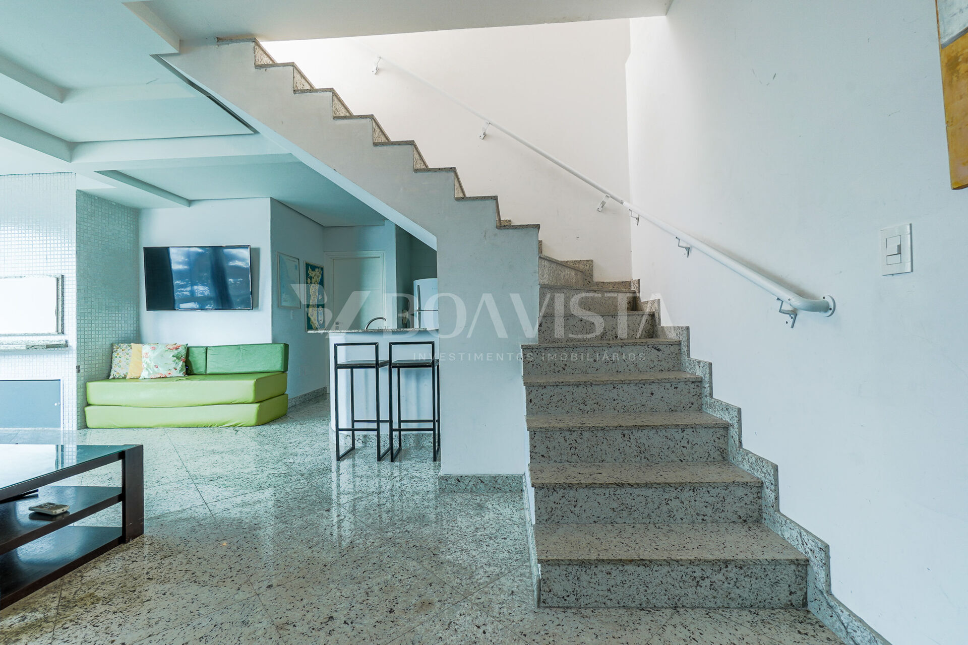 Cobertura Duplex Frente Mar com 3 Quartos (1 Suite) e Ampla Área de Lazer com Piscina Privativa em Bombinha 3