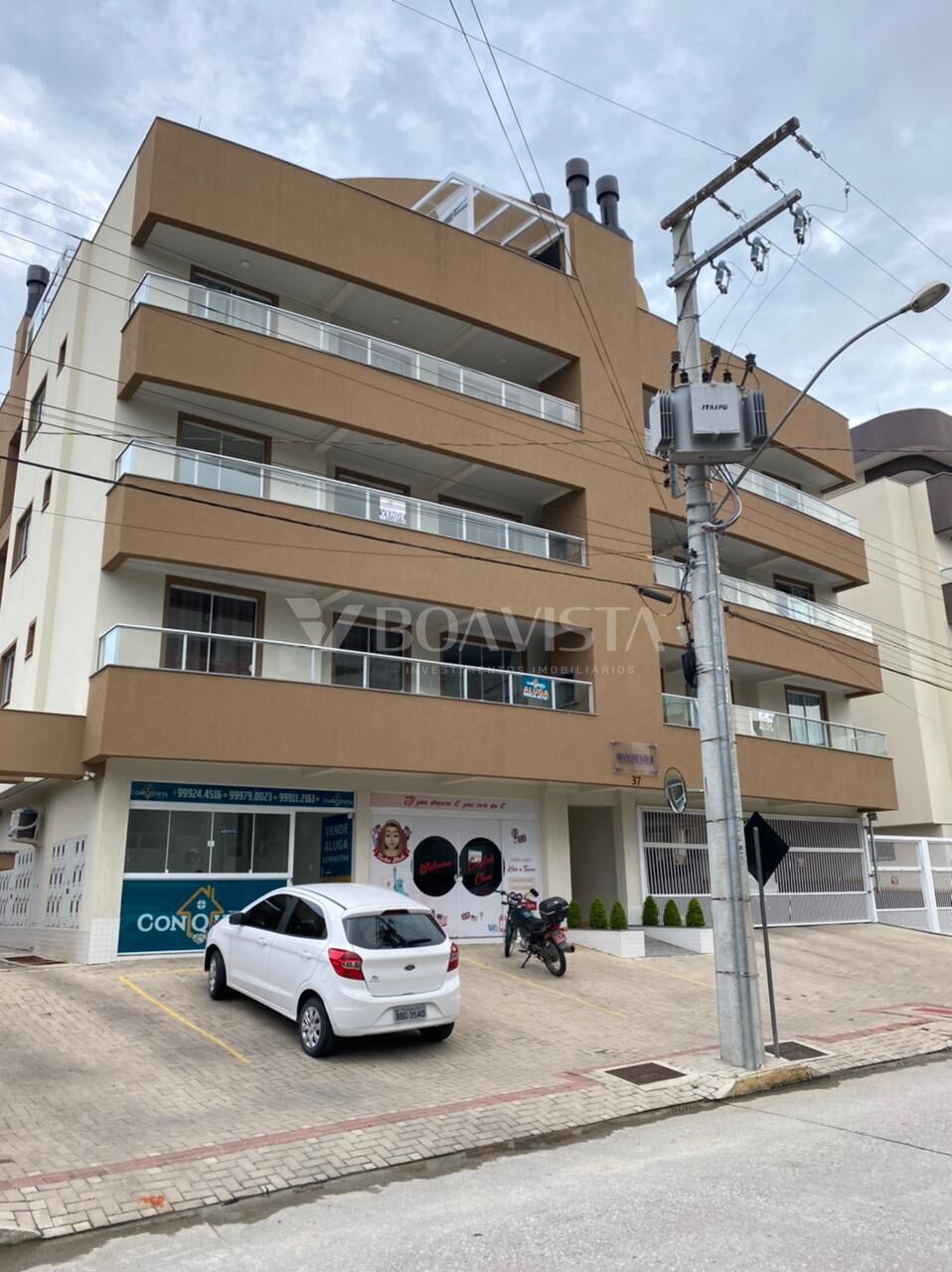 Apartamento mobíliado localizado na praia de Bombas. 2