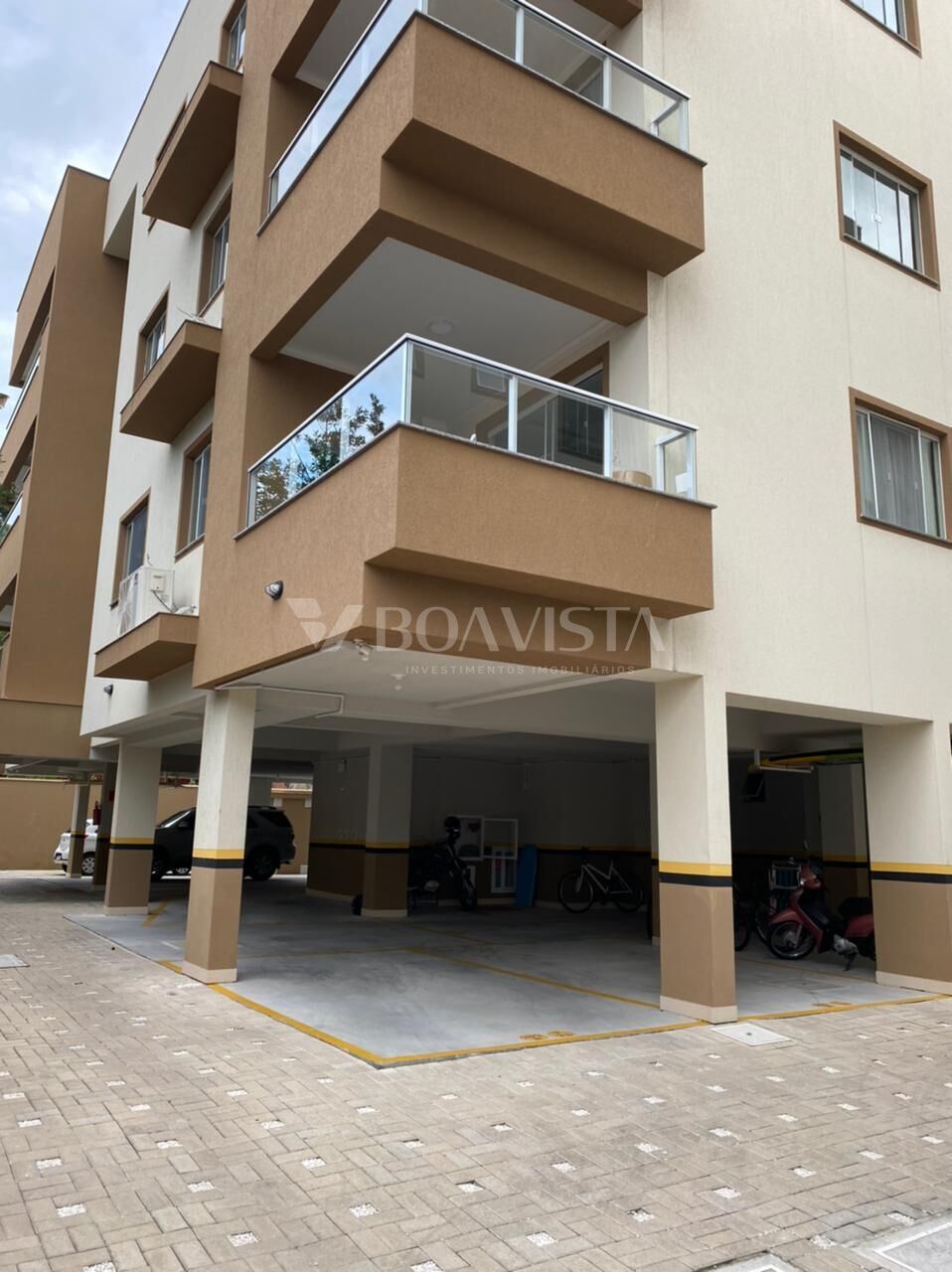 Apartamento mobíliado localizado na praia de Bombas. 3