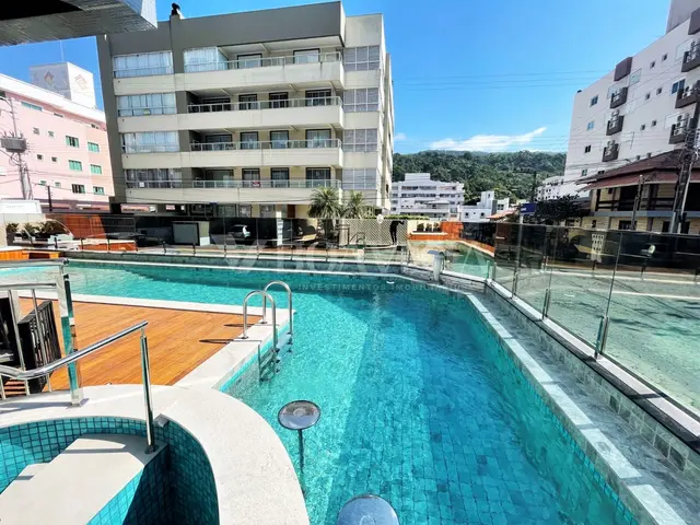 Apartamento Alto Padrão , lazer com piscina 2 quartos em Bombinhas