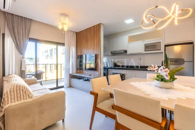 Apartamento mobiliado com piscina, academia e lazer próximo ao mar à venda em Bombinhas