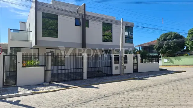 Sobrado à venda, 2 quartos, 2 suítes, 2 vagas, José Amândio - Bombinhas/SC