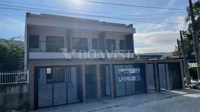 Sobrado à venda, 2 quartos, 2 suítes, 1 vaga, Bombas - Bombinhas/SC