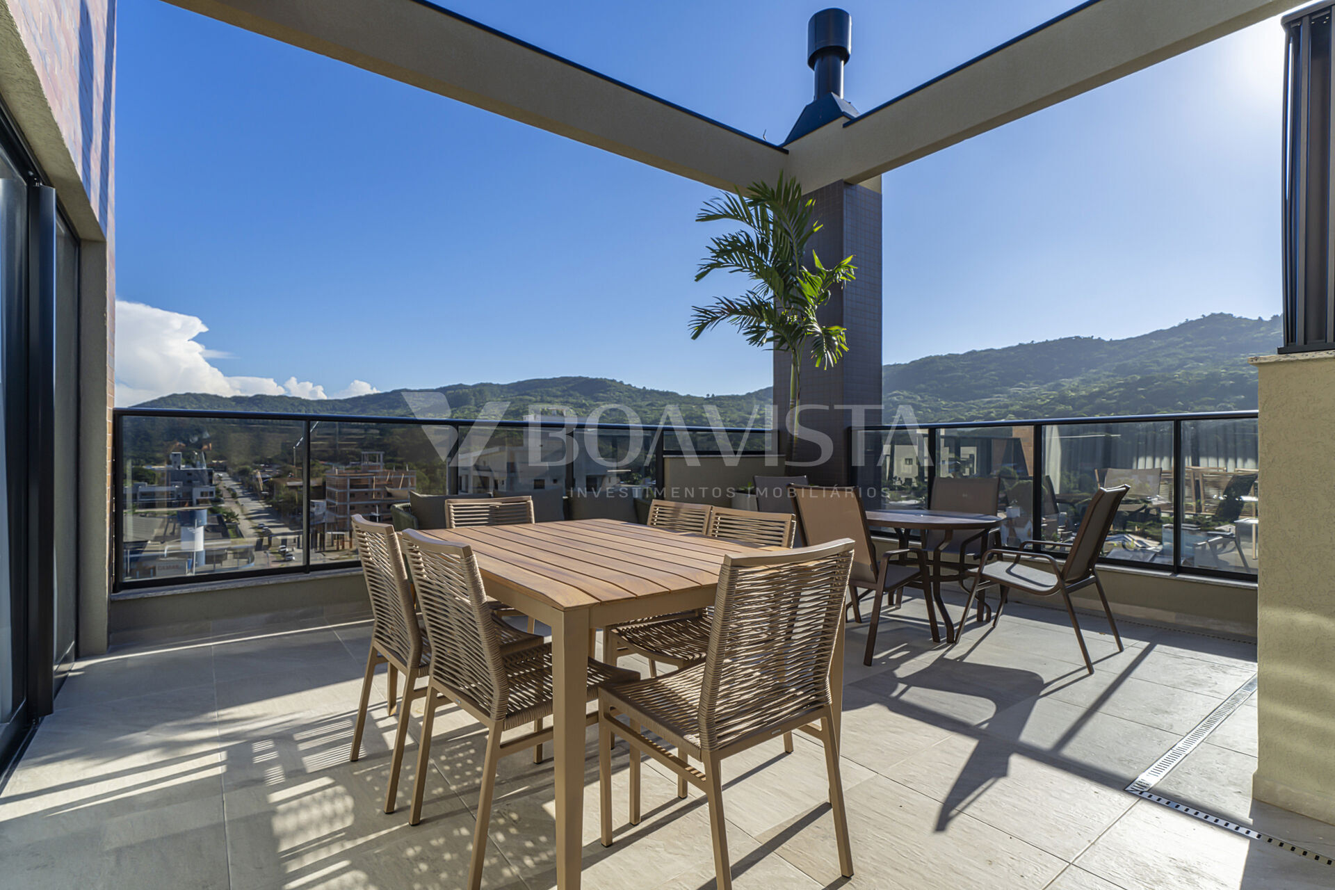 Apartamento Alto Padrão  na Praia de Bombas. 3