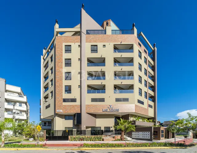 Apartamento Alto Padrão  na Praia de Bombas.