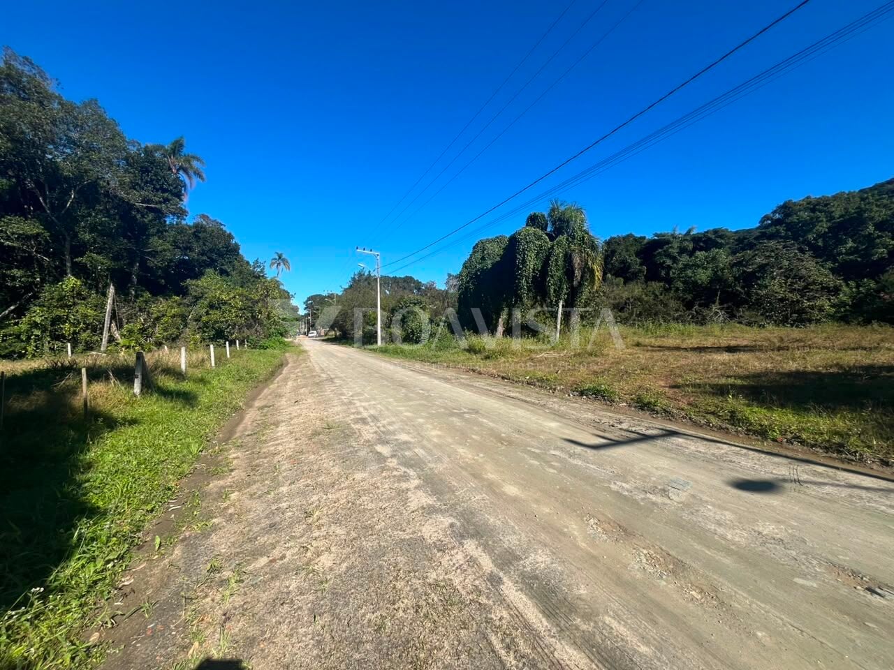 TERRENO COM ÓTIMA LOCALIZAÇÃO À VENDA EM BOMBINHAS 2