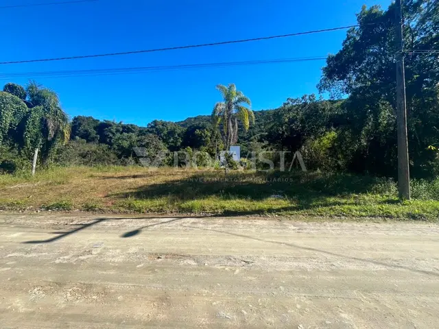 TERRENO COM ÓTIMA LOCALIZAÇÃO À VENDA EM BOMBINHAS