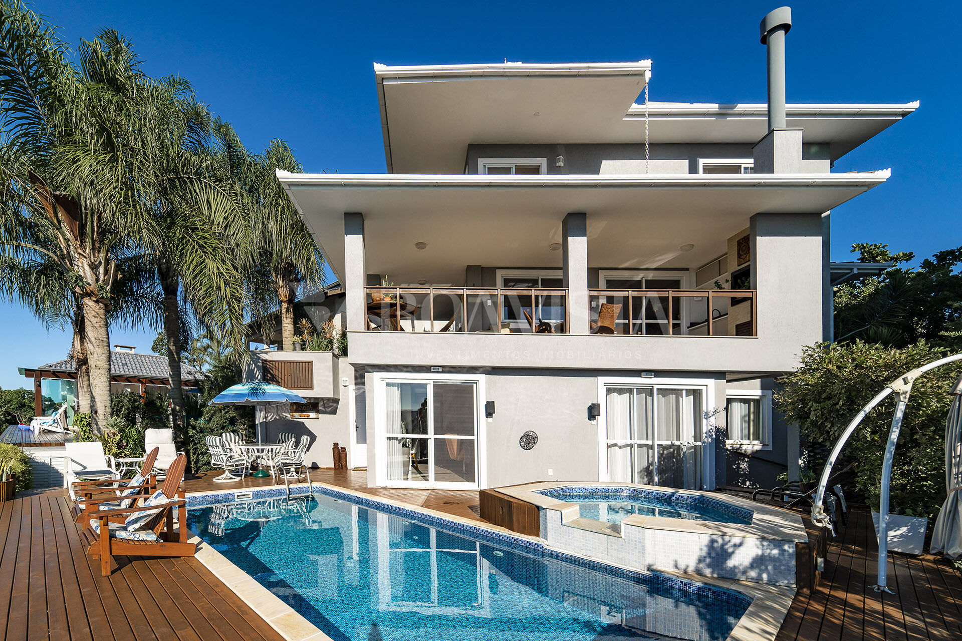 Mansão com Vista Panorâmica, 5 Suítes e Amenities Premium em Bombinhas 2