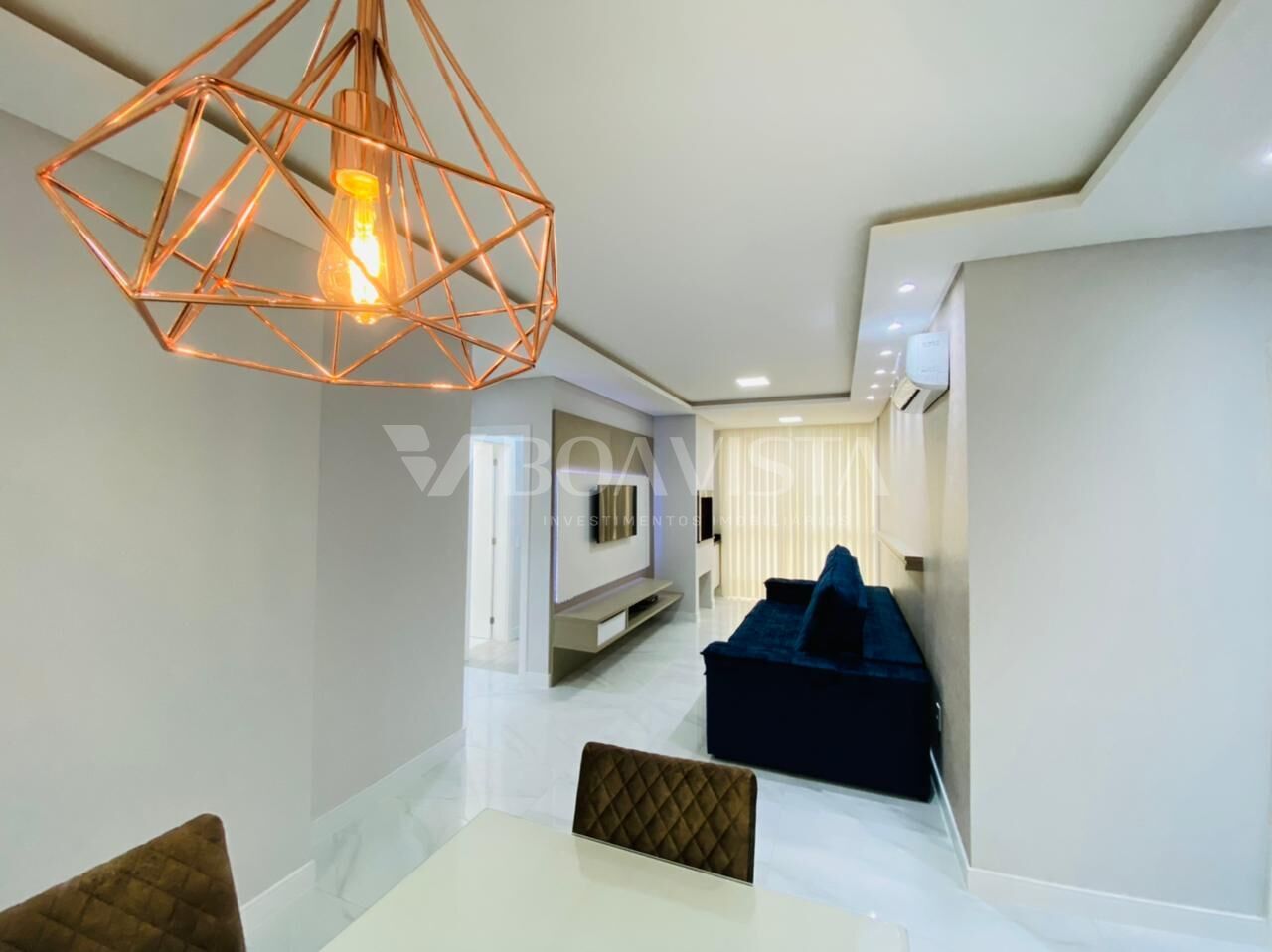 Lindo apartamento mobiliado e decorado a 300 metros da Praia de Bombas. 3
