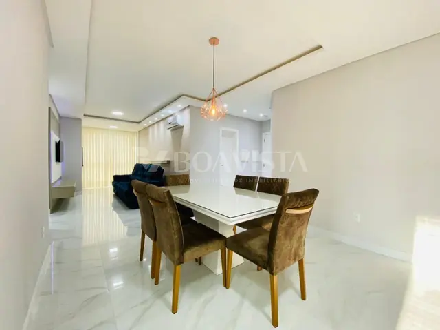 Lindo apartamento mobiliado e decorado a 300 metros da Praia de Bombas.