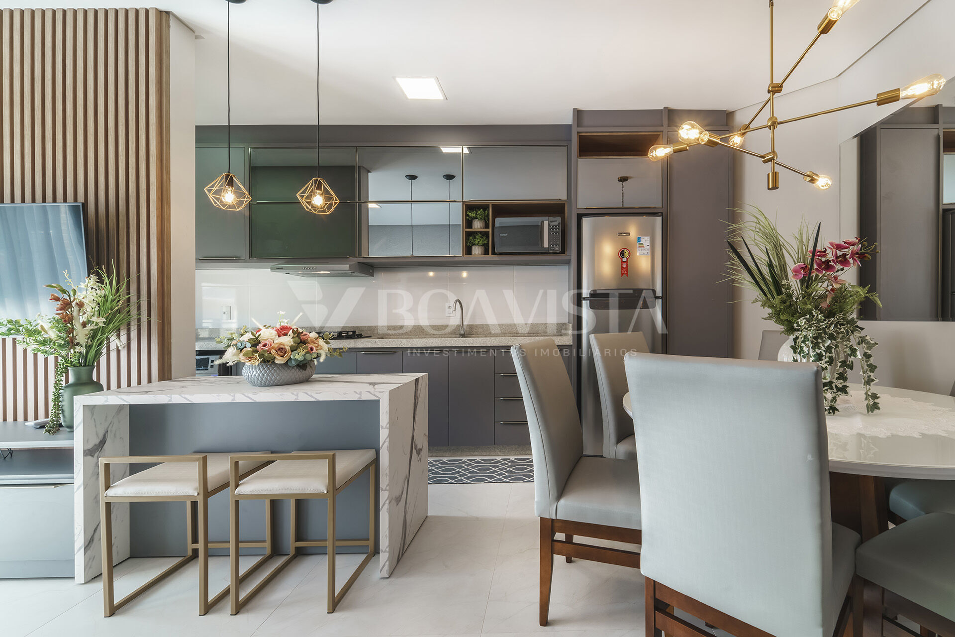 Apartamento de alto padrão exclusivo e mobiliado próximo ao mar à venda em Bombinhas 2