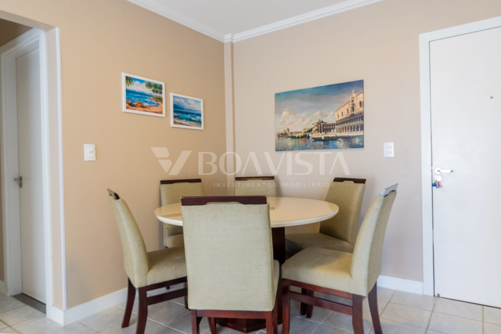 Apartamento na avenida da praia à venda em Bombinhas 2