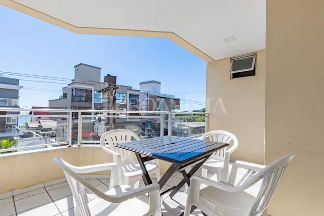 Apartamento na avenida da praia à venda em Bombinhas