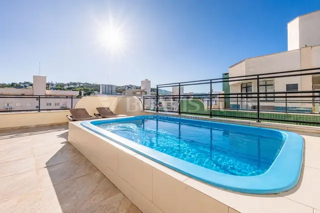 Cobertura Duplex com piscina próximo ao mar à venda em Bombinhas