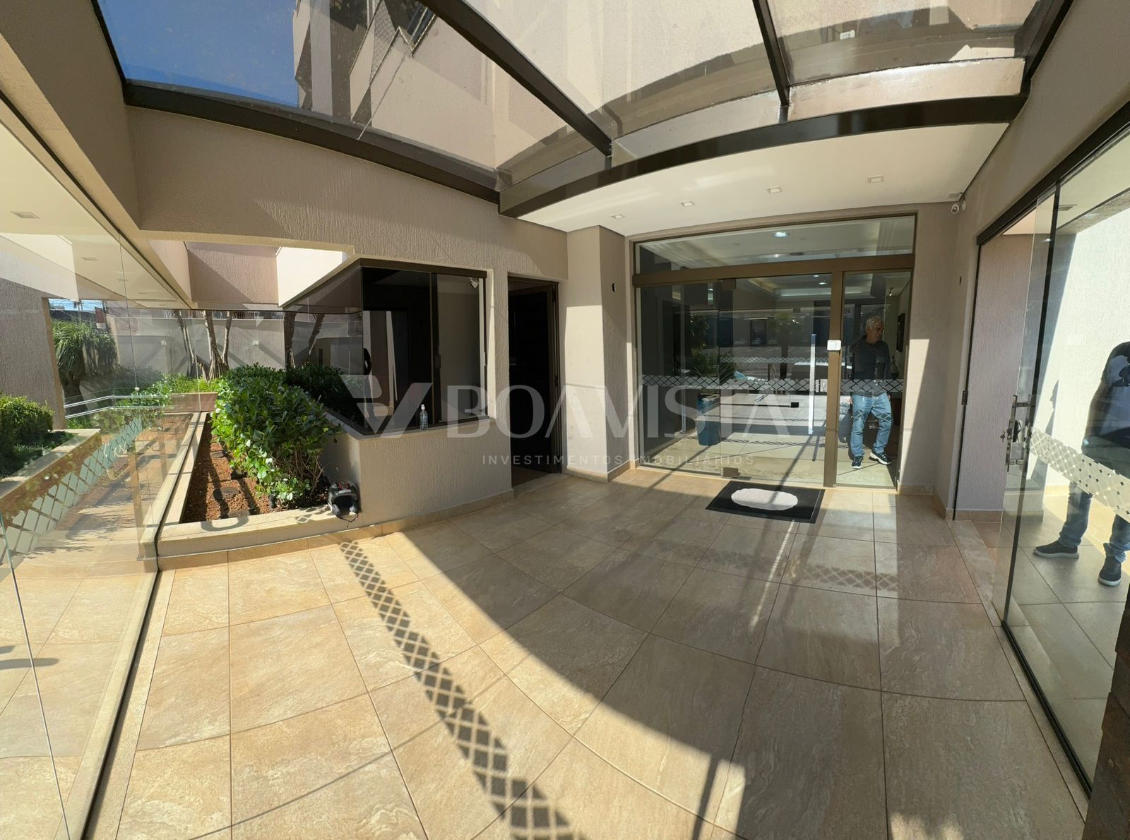 Apartamento de alto padrão localizado no Residencial Ilha da Madeira, em Arapongas. 3