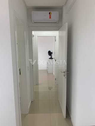 Apartamento mobiliado e decorado localizado na praia de Bombas. 9