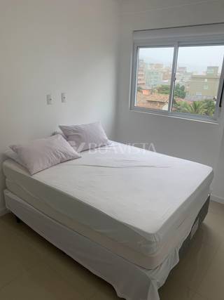 Apartamento mobiliado e decorado localizado na praia de Bombas. 10