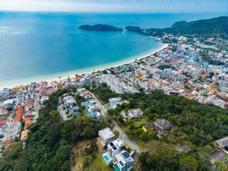 Residência de Luxo à Venda com Piscina e Vista Panorâmica em Bombinhas. 4