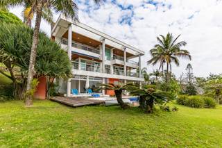 Residência de Luxo à Venda com Piscina e Vista Panorâmica em Bombinhas 8