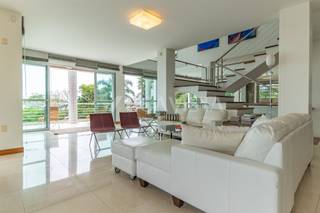 Residência de Luxo à Venda com Piscina e Vista Panorâmica em Bombinhas 10