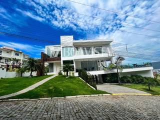 Casa de Alto Padrão à Venda - 4 Suites no Condomínio Panorâmico em Bombinhas, SC 4