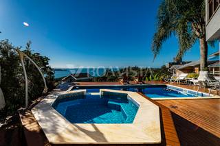 Mansão com Vista Panorâmica, 5 Suítes e Amenities Premium em Bombinhas 8
