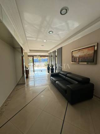 Apartamento de alto padrão localizado no Residencial Ilha da Madeira, em Arapongas. 5