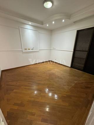 Apartamento de alto padrão localizado no Residencial Ilha da Madeira, em Arapongas. 6