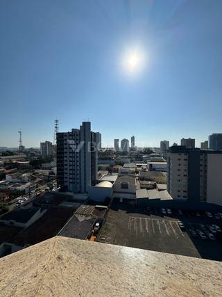 Apartamento de alto padrão localizado no Residencial Ilha da Madeira, em Arapongas. 10